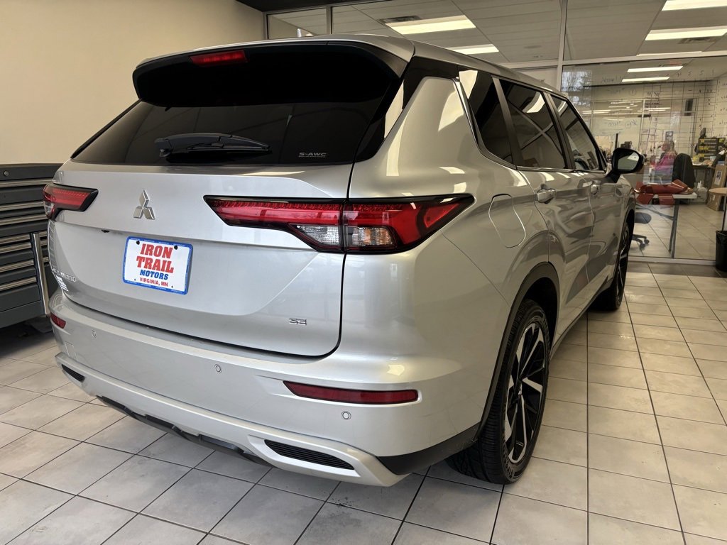 Used 2024 Mitsubishi Outlander SE image 30
