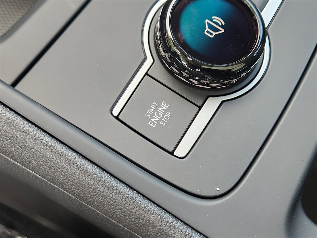 New 2025 Volkswagen Tiguan SE image 14