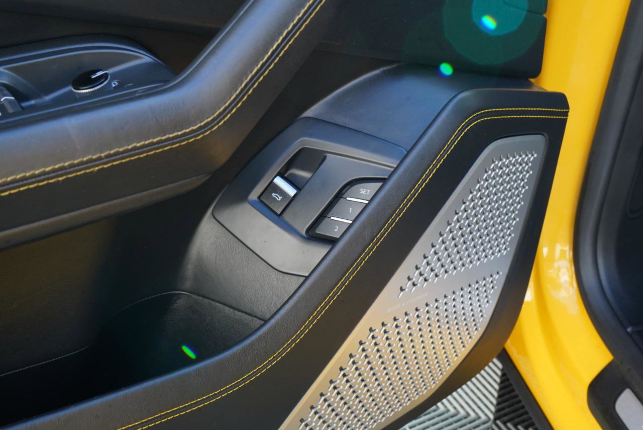 Used 2020 Lamborghini Urus AWD/4WD image 18
