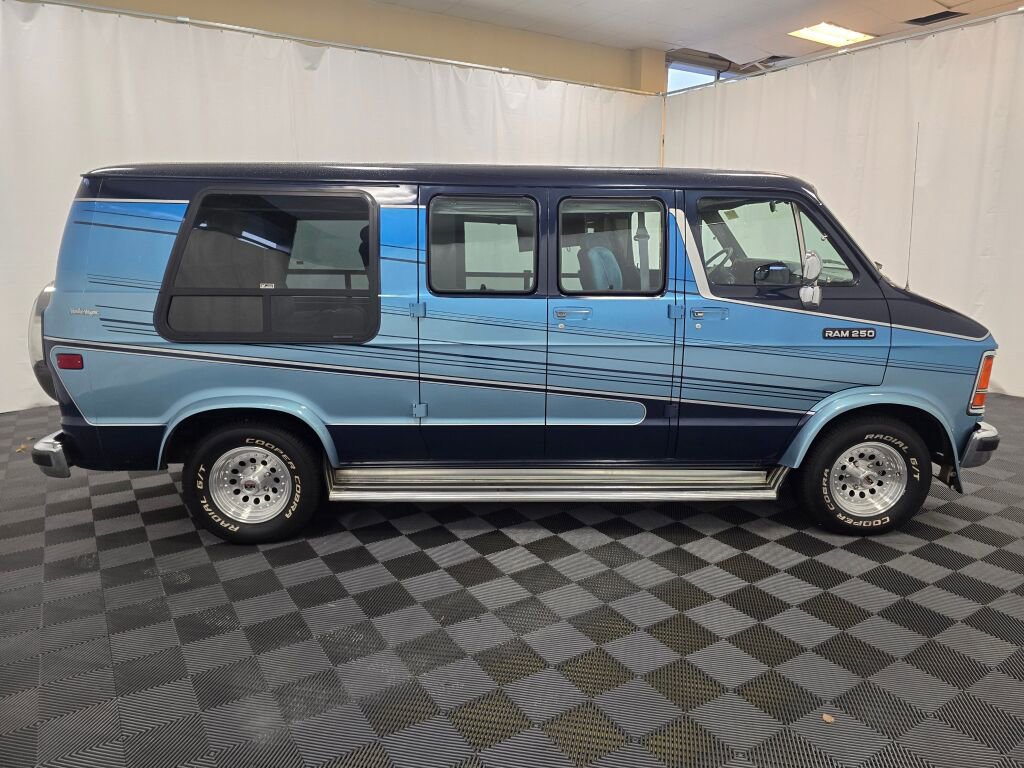 Used 1991 Dodge B2500 image 6