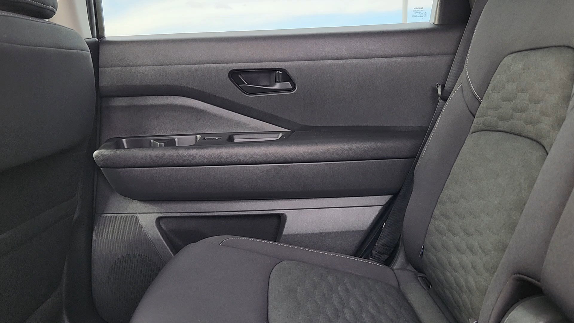 Used 2024 Nissan Pathfinder SV image 16