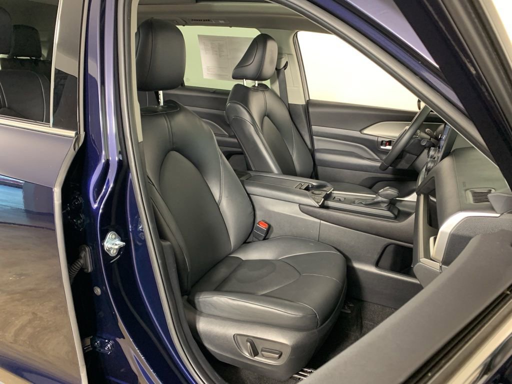 Used 2024 Toyota Grand Highlander XLE image 39
