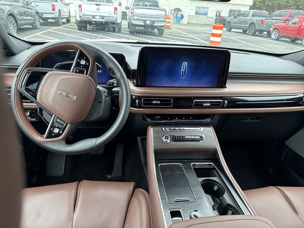 Used 2025 Lincoln Aviator Reserve w/ Equipment Group 201A image 16