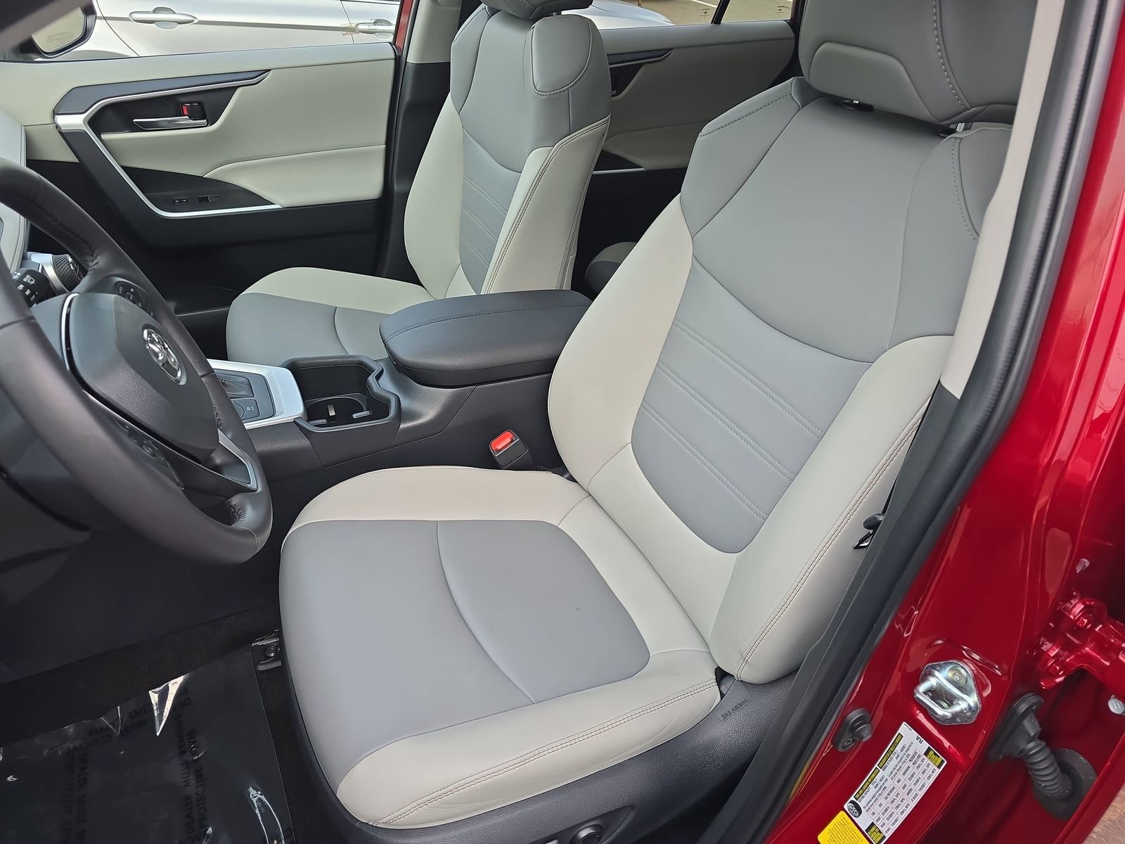 Used 2025 Toyota RAV4 XLE Premium image 22