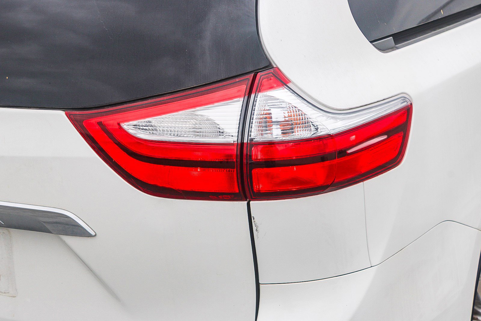 Used 2017 Toyota Sienna Limited image 11