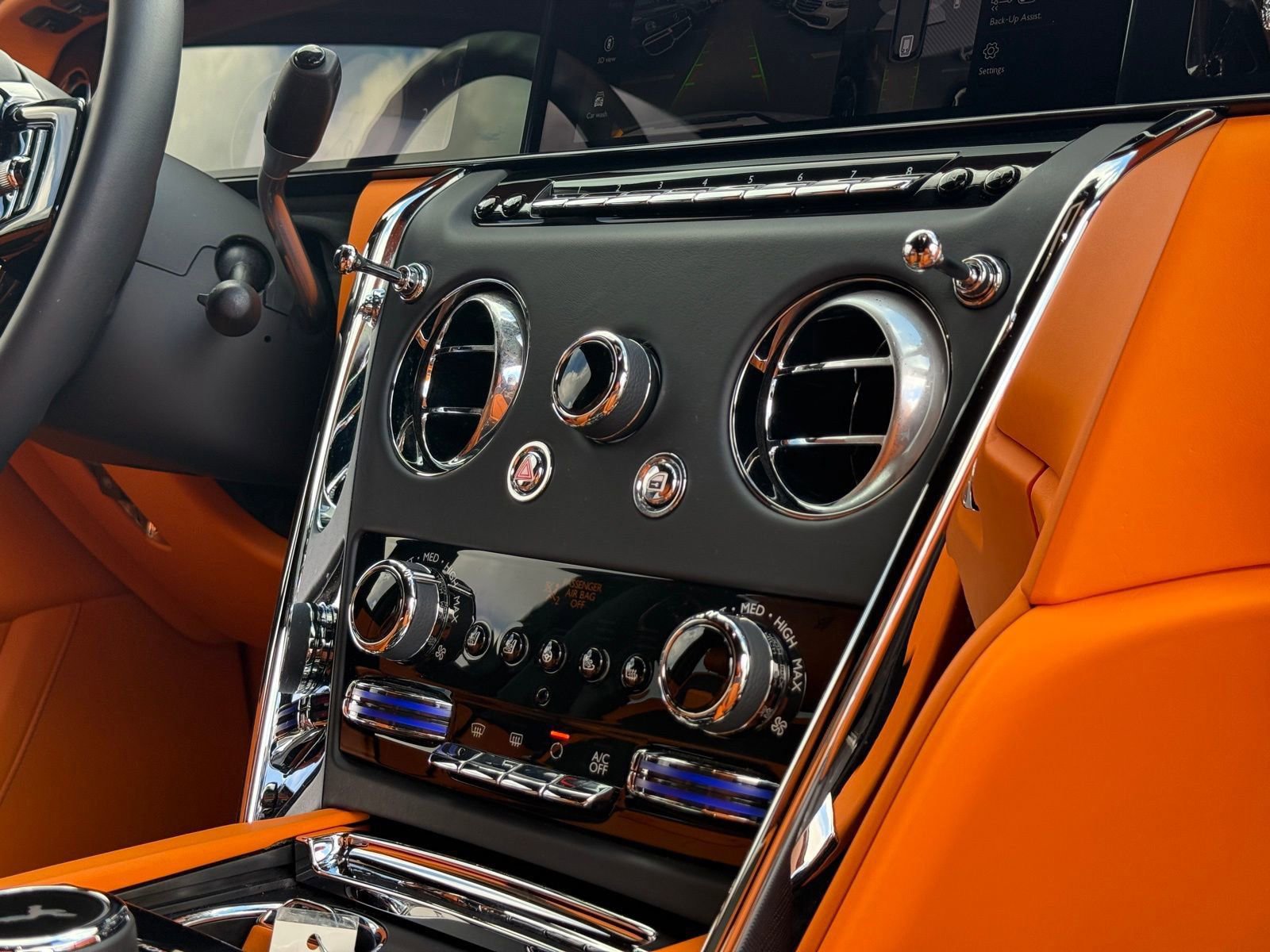 Used 2025 Rolls-Royce Cullinan image 40