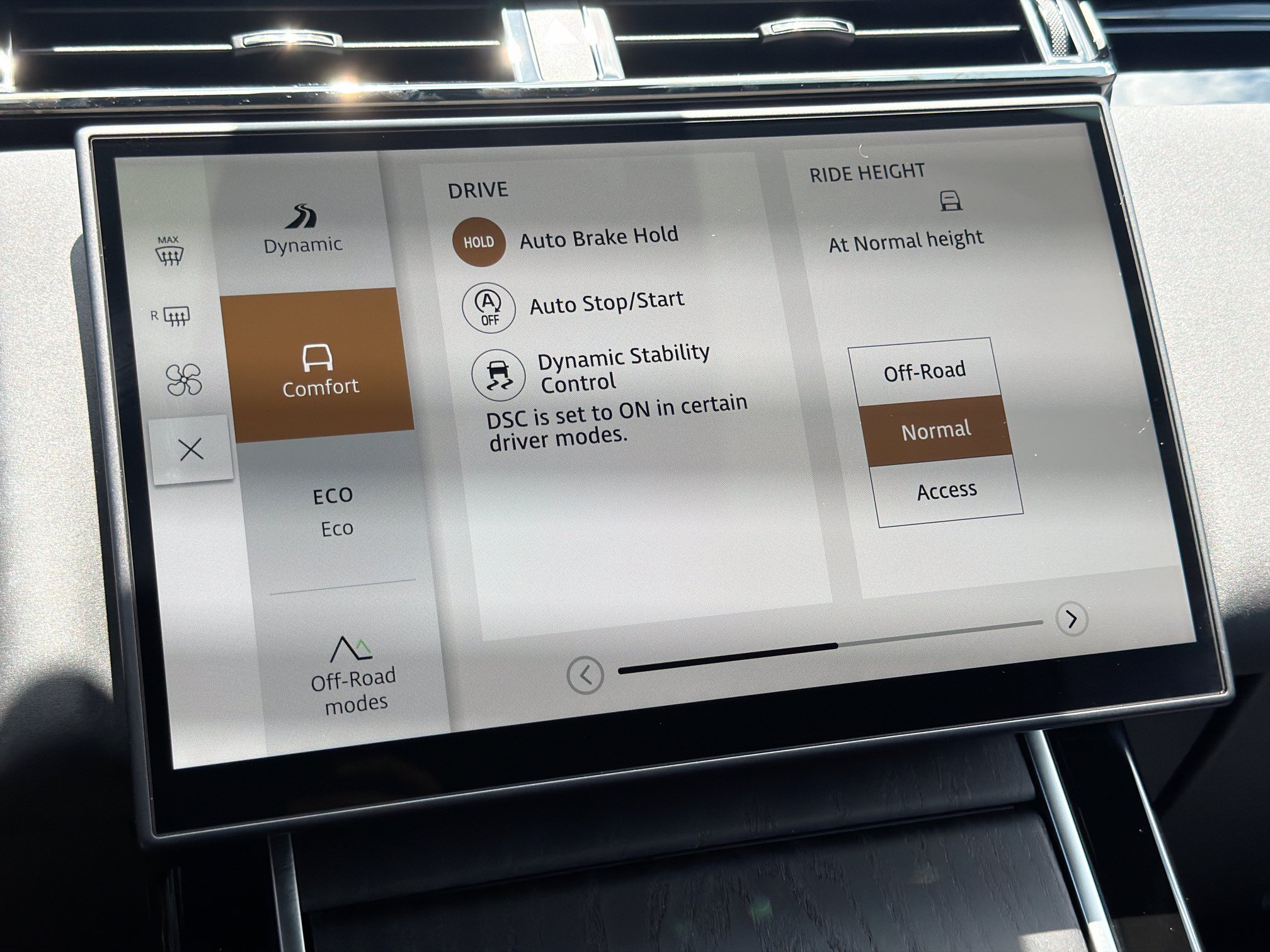 Used 2026 Land Rover Range Rover Velar Dynamic SE AWD/4WD image 29