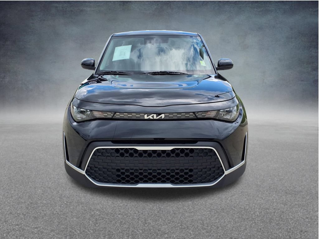Used 2025 Kia Soul LX w/ LX Technology Package FWD image 2