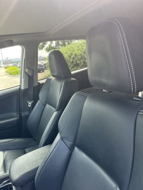 Used 2017 Toyota RAV4 Platinum AWD/4WD image 11