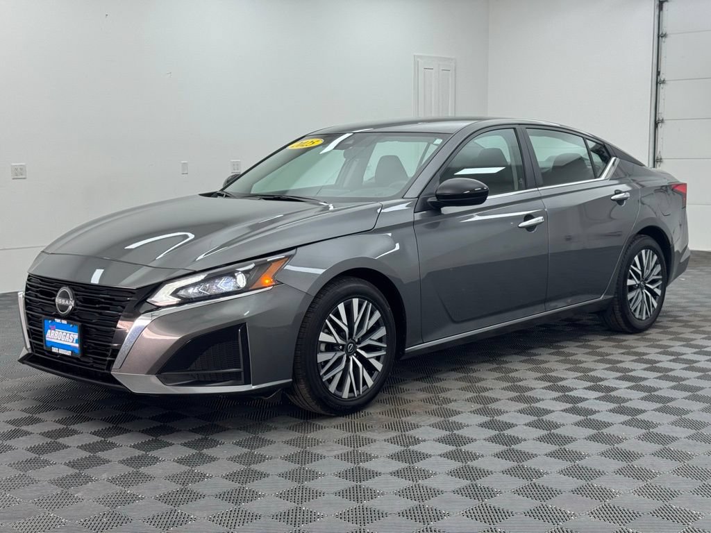 Used 2025 Nissan Altima 2.5 SV FWD video 2