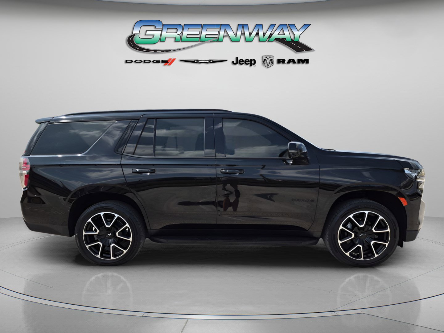 Used 2021 Chevrolet Tahoe RST w/ Luxury Package RWD image 4