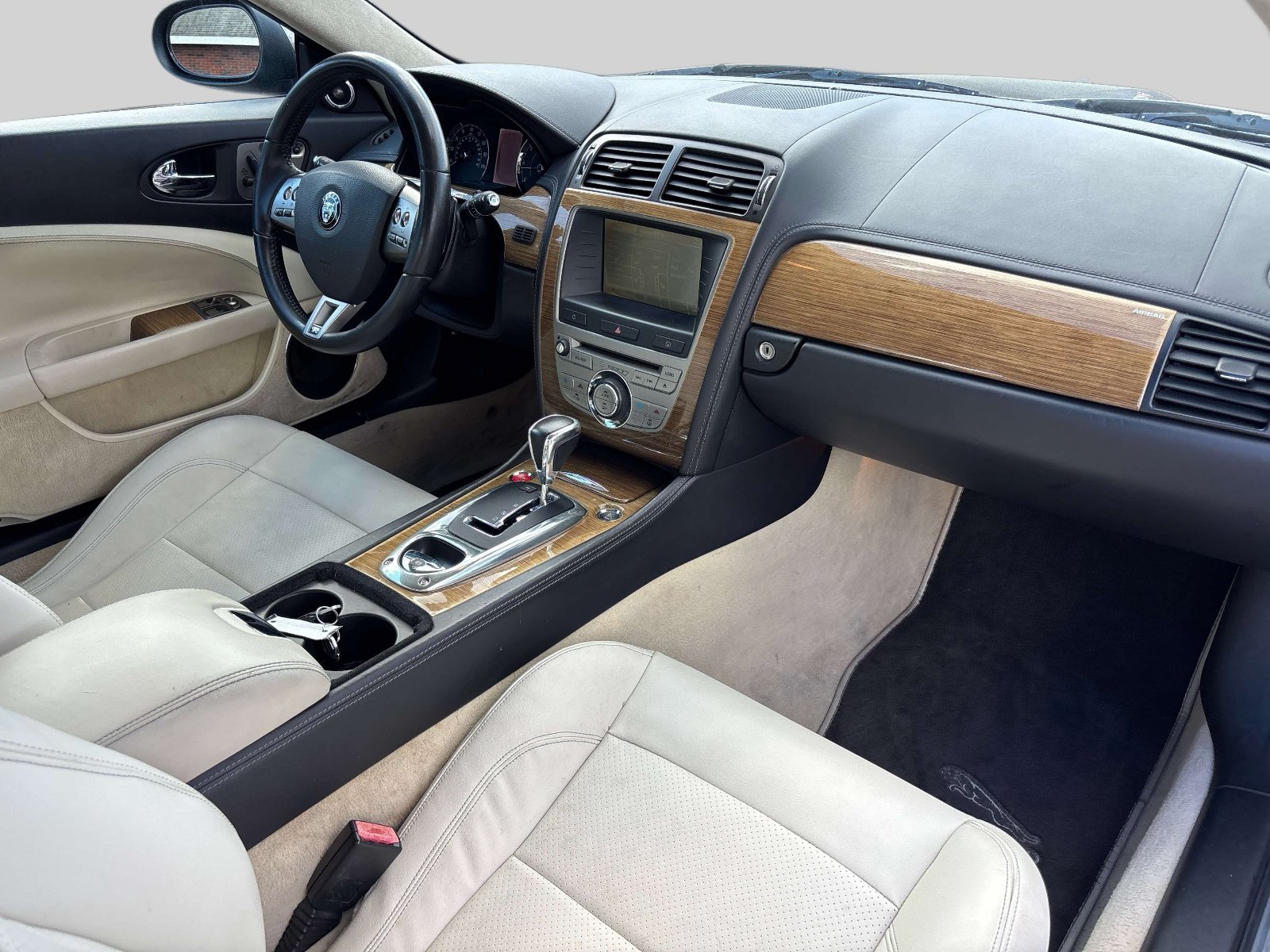 Used 2009 Jaguar XKR R RWD image 12