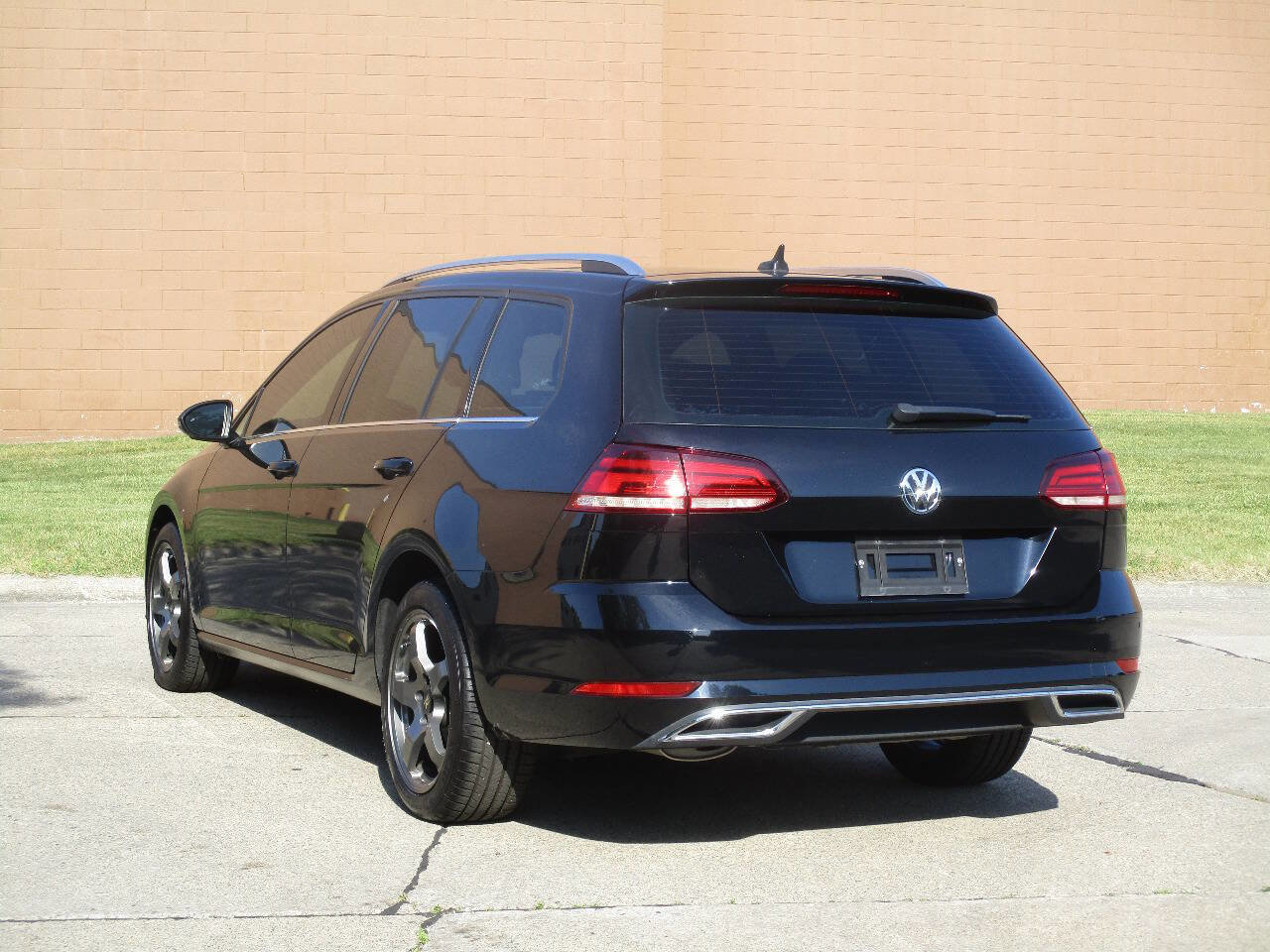 Used 2018 Volkswagen Golf SEL FWD image 28