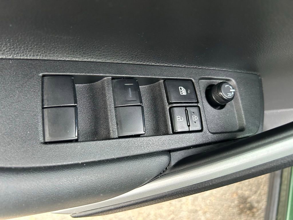 Used 2025 Toyota Corolla Cross XLE image 17
