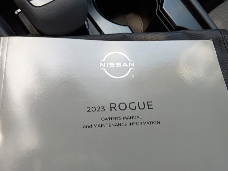 Used 2023 Nissan Rogue SV image 38