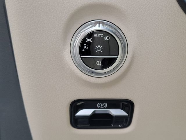 Used 2023 Mercedes-Benz C 300 4MATIC Sedan w/ Exclusive Trim Package image 28