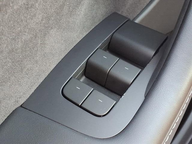 Used 2023 Tesla Model Y Long Range image 22