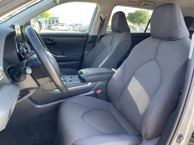 Used 2024 Toyota Highlander LE image 24
