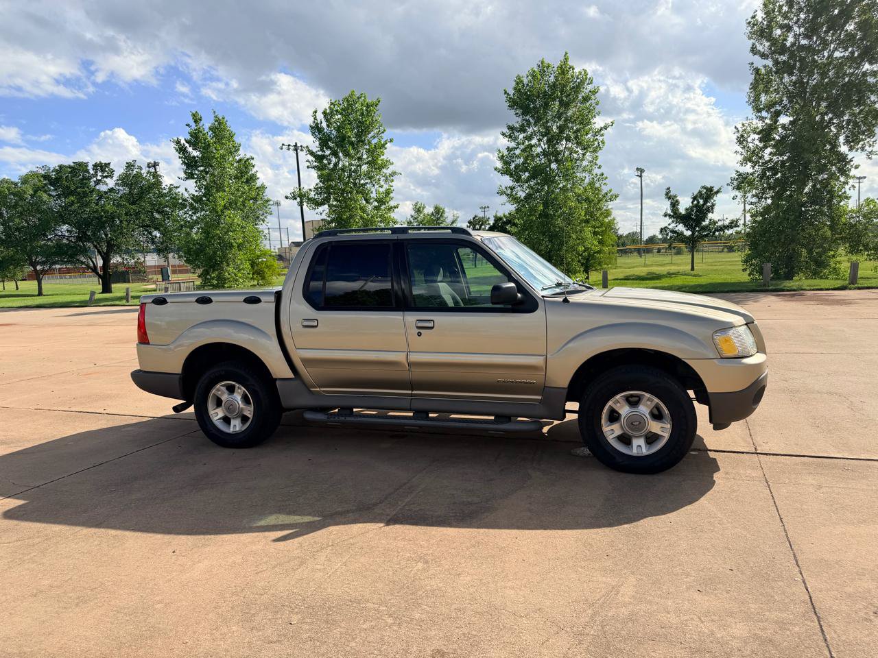 Used 2002 Ford Explorer Sport Trac 2WD image 22
