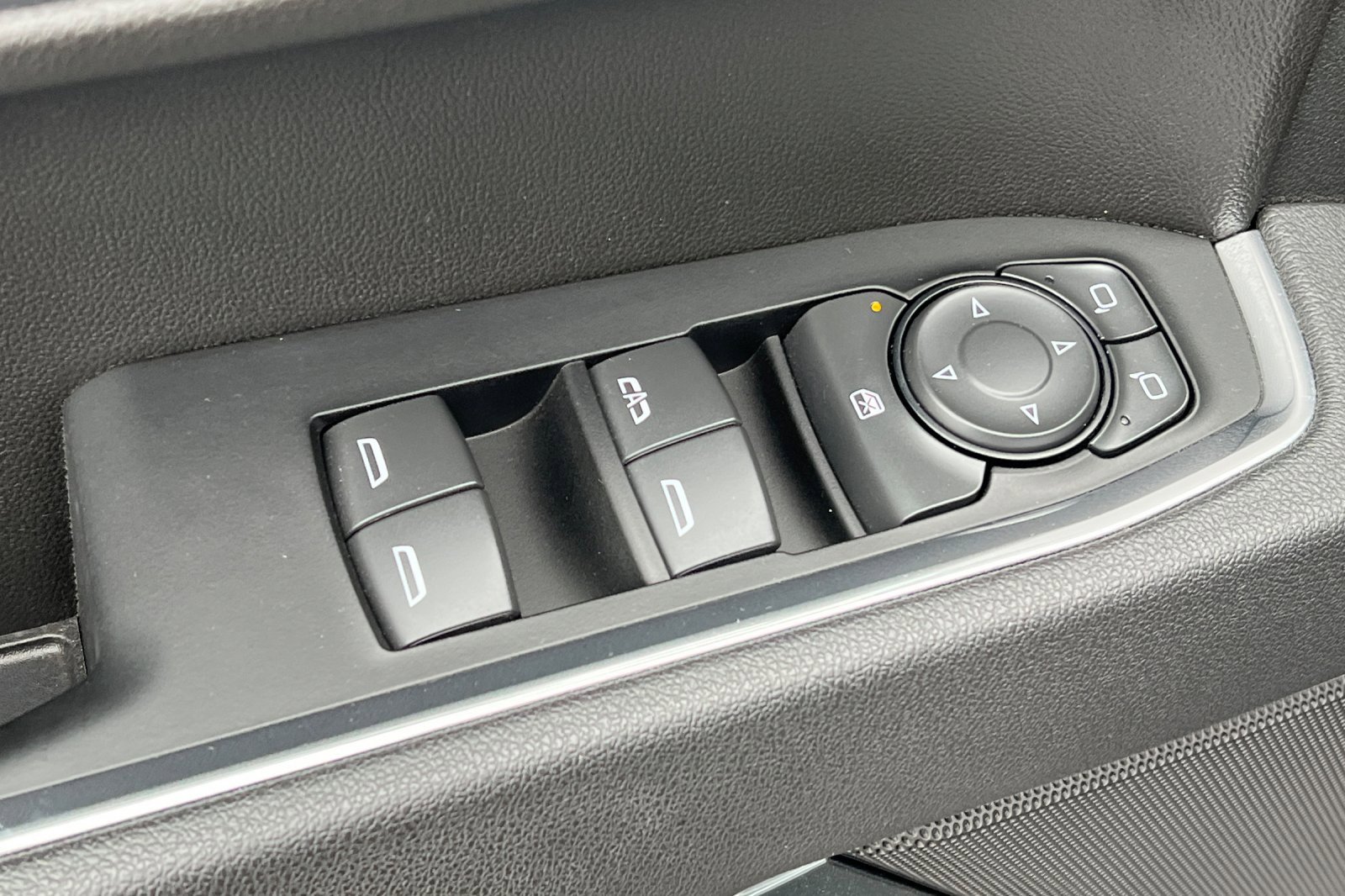 Used 2025 GMC Sierra 1500 SLE image 13