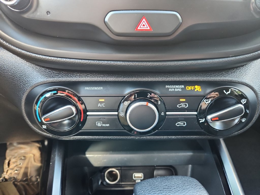 Used 2020 Kia Soul LX FWD image 17