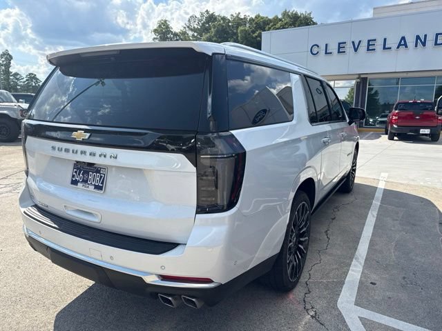 Used 2025 Chevrolet Suburban High Country AWD/4WD image 9