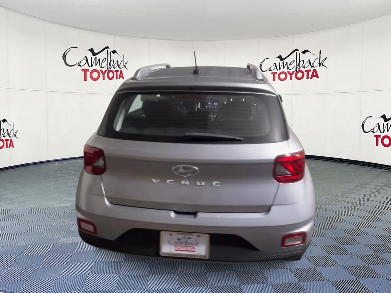 Used 2025 Hyundai Venue SEL FWD image 9
