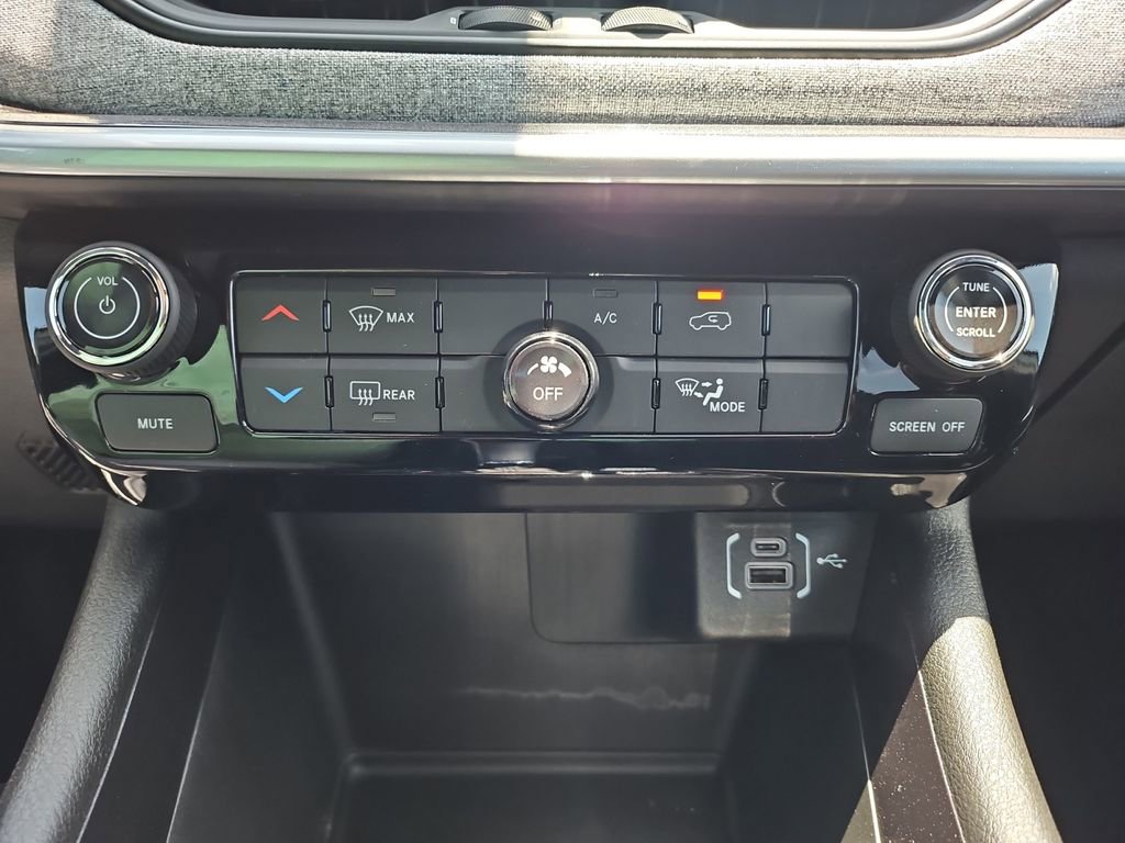 New 2025 Jeep Compass Latitude image 21