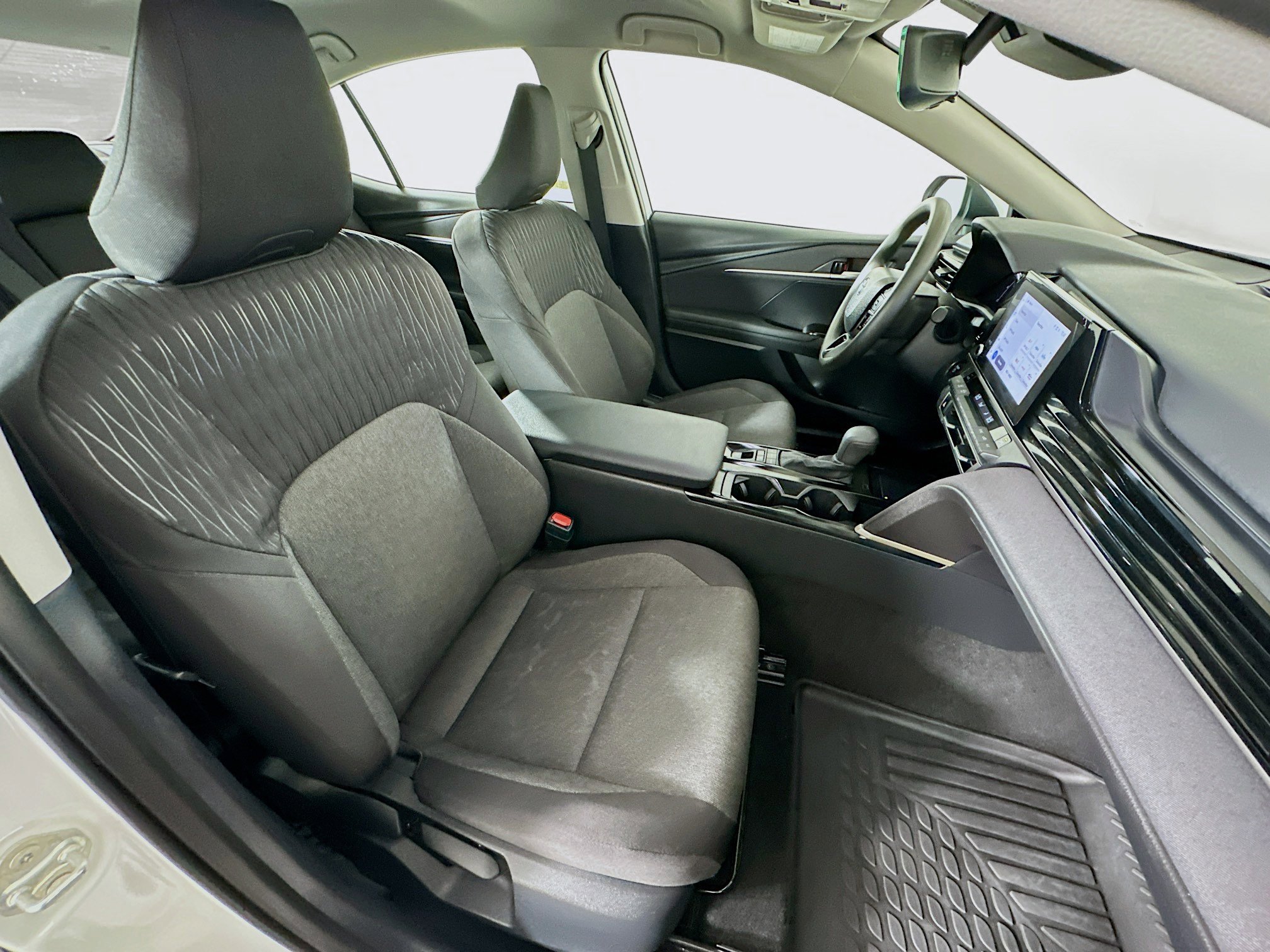 Used 2025 Toyota Camry LE image 29