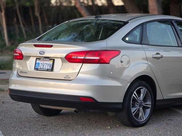 Used 2018 Ford Focus SE w/ SE Appearance Package image 6