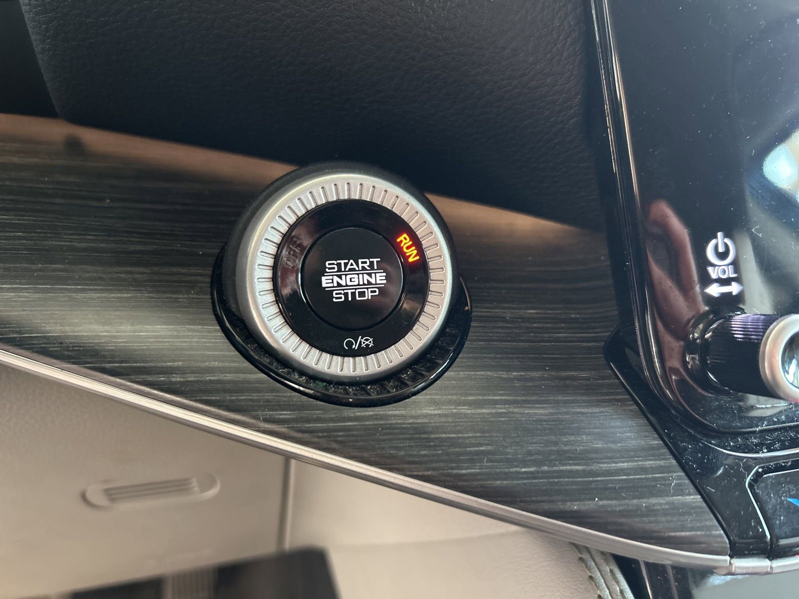 Used 2024 Jeep Wagoneer L Series II w/ Flexible Seating Group image 29