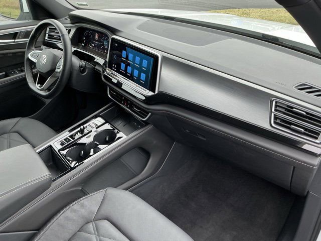 Used 2025 Volkswagen Atlas Cross Sport SE image 19