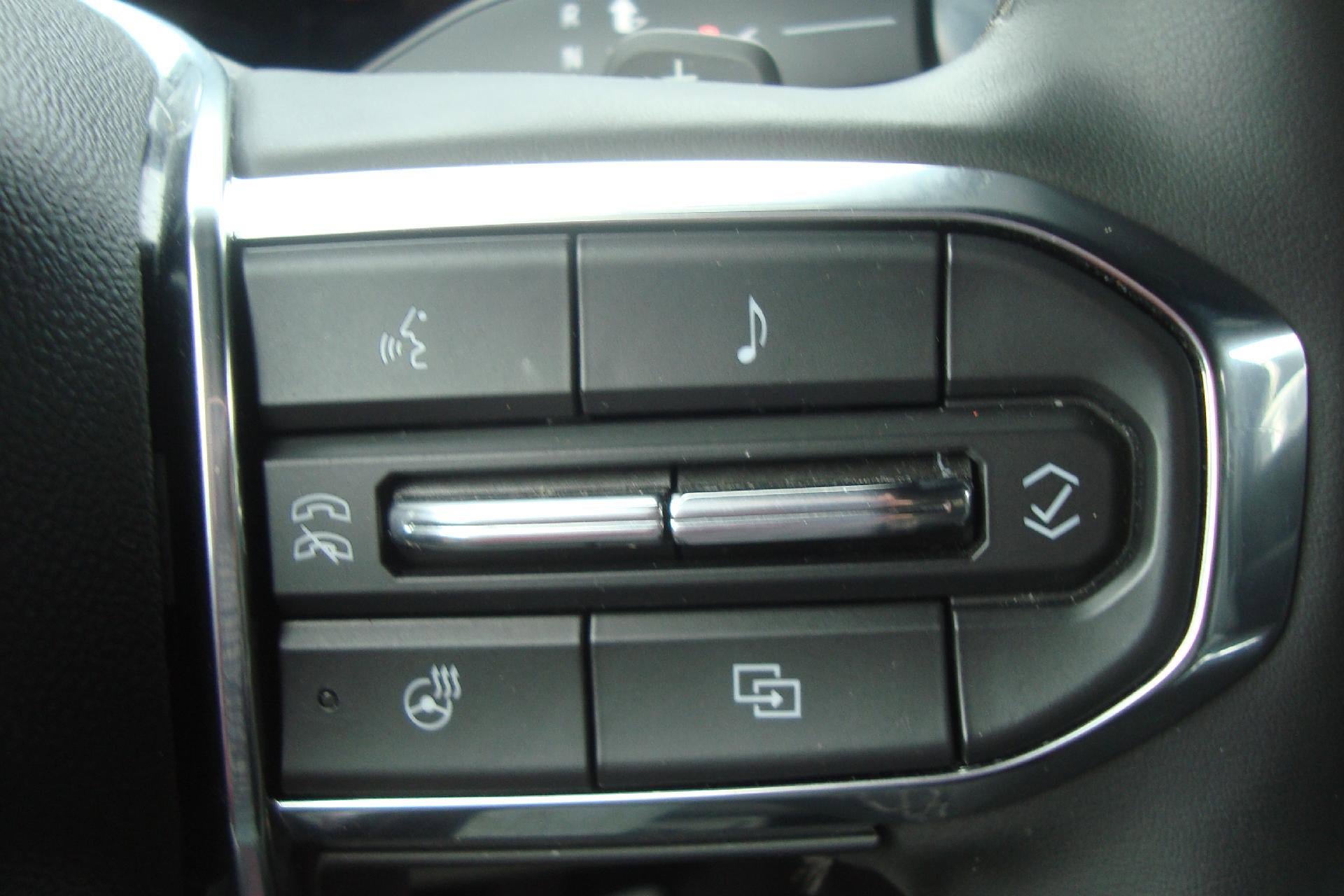 Used 2025 GMC Yukon Denali AWD/4WD image 14