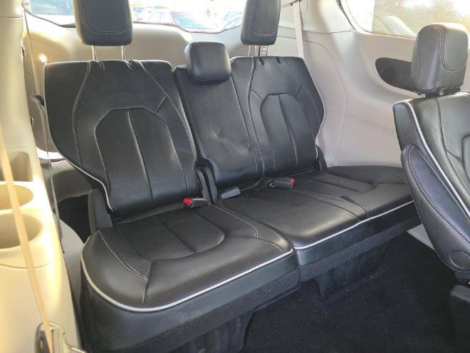 Used 2022 Chrysler Pacifica Limited AWD/4WD image 11