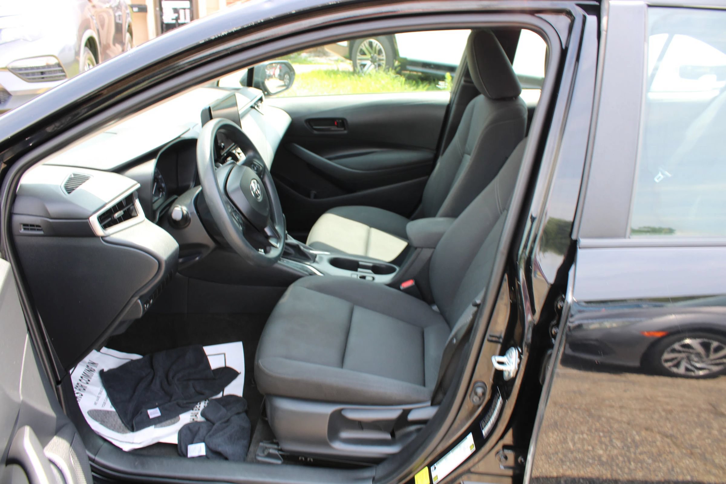 Used 2023 Toyota Corolla LE FWD image 10