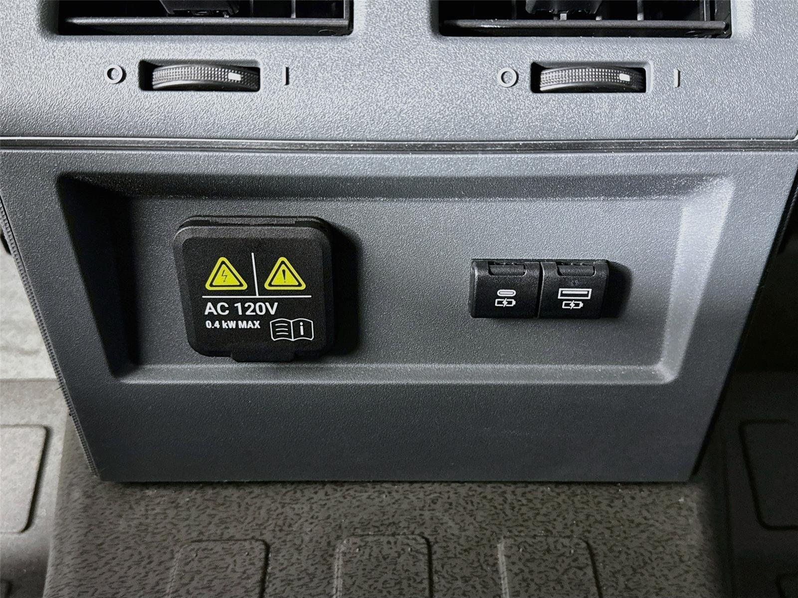 Used 2025 INEOS Grenadier Station Wagon AWD/4WD image 24