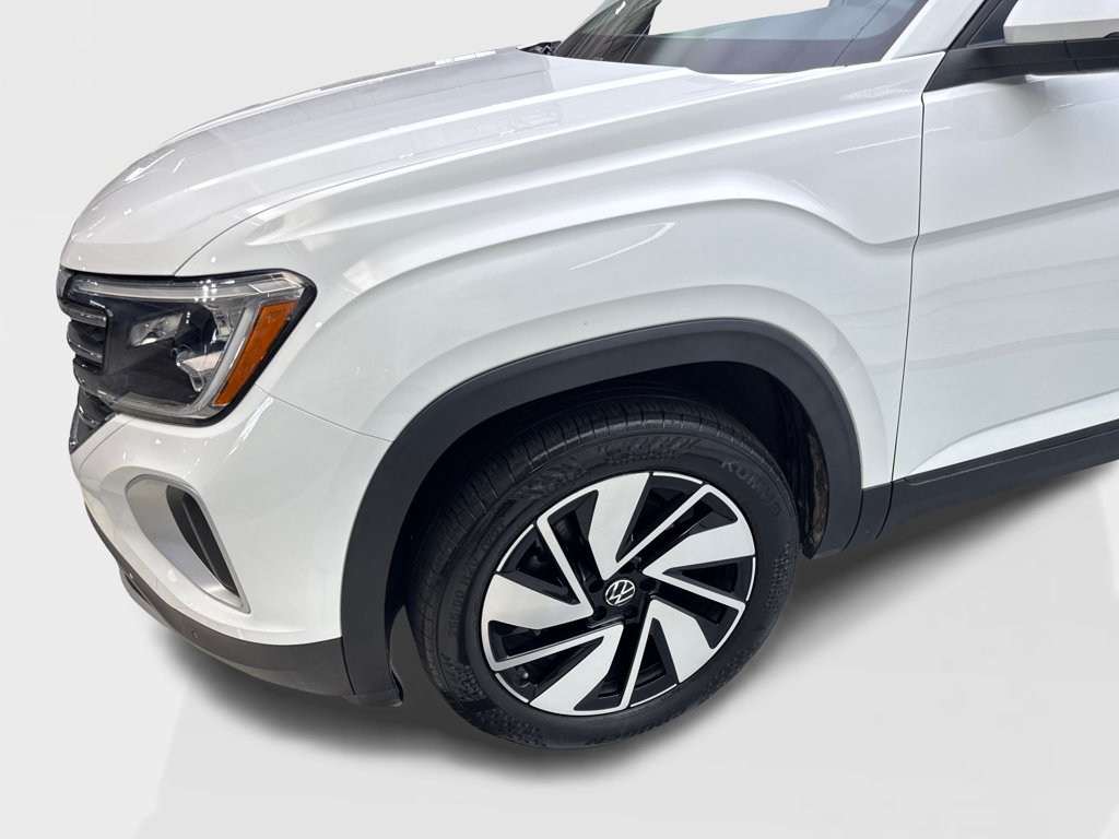 Used 2024 Volkswagen Atlas SE w/ Panoramic Sunroof Package FWD image 17