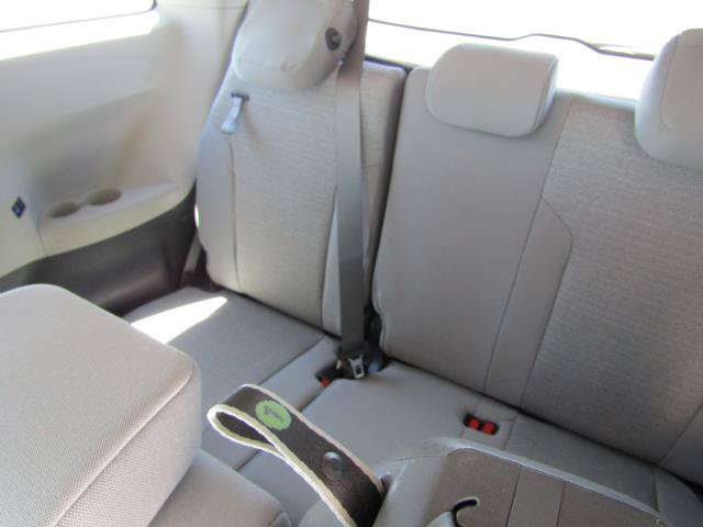 Used 2022 Toyota Sienna LE AWD/4WD image 19