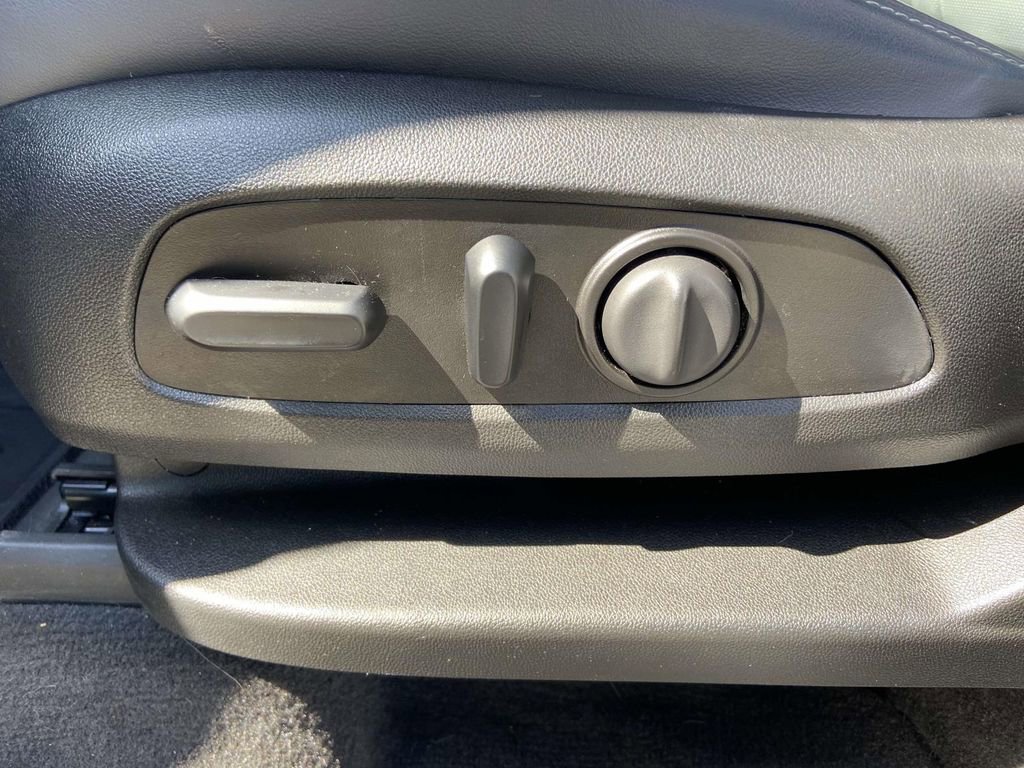 Used 2020 Buick Enclave Essence w/ Sport Touring Edition image 18