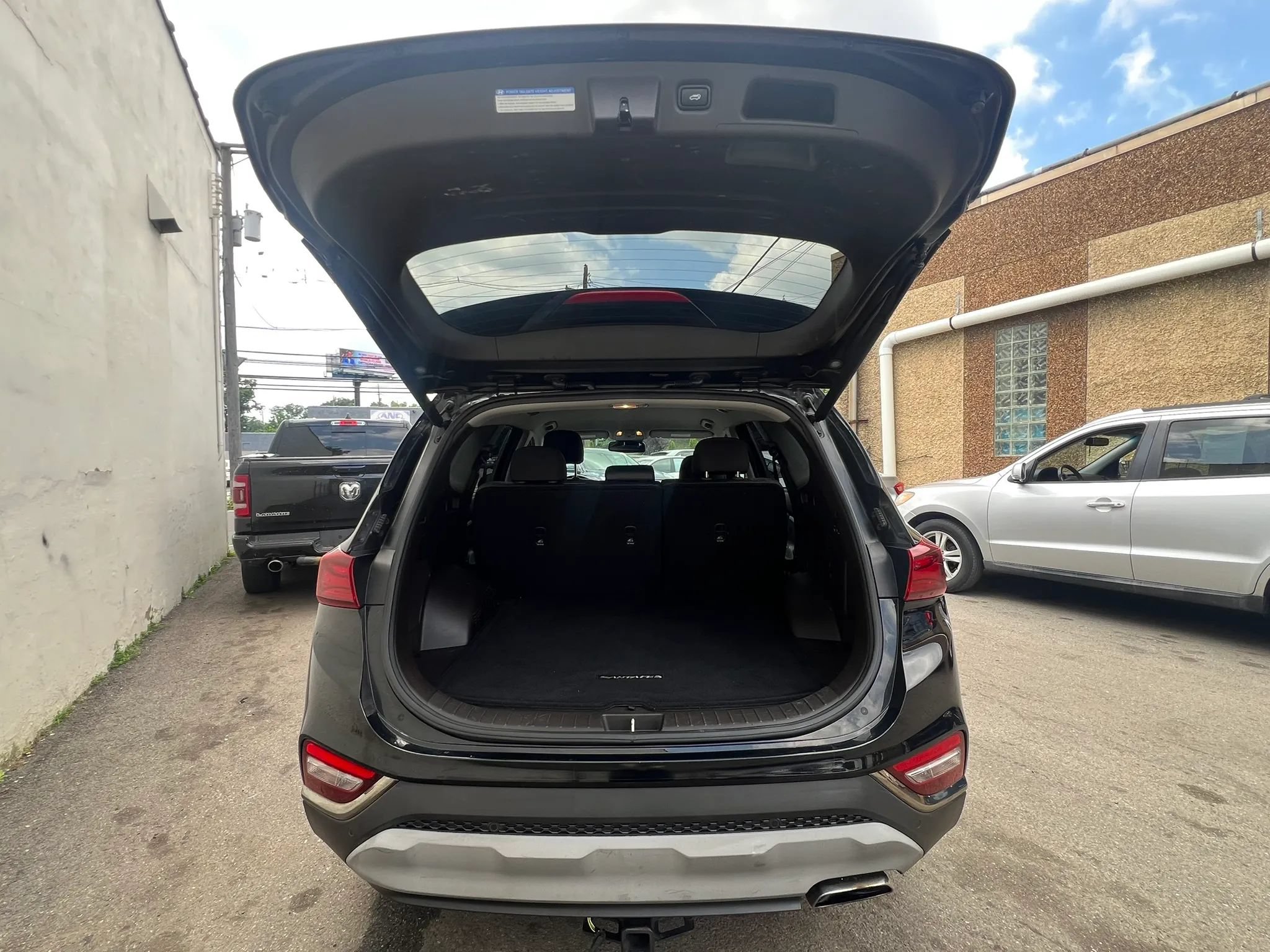 Used 2019 Hyundai Santa Fe SEL w/ Cargo Package AWD/4WD image 9