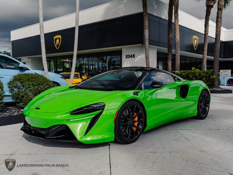 Used 2025 McLaren Artura Spider RWD image 2