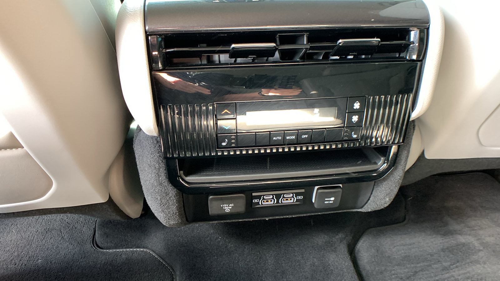 Used 2023 Jeep Wagoneer 4WD w/ Convenience Group I image 21
