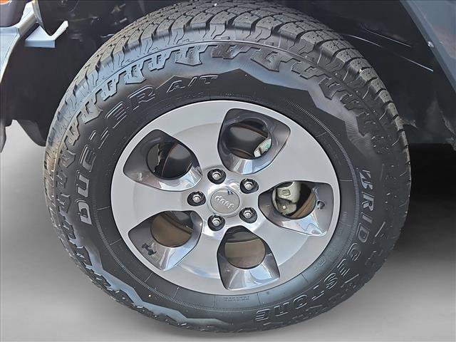 Used 2017 Jeep Wrangler Unlimited Sahara w/ Connectivity Group image 26