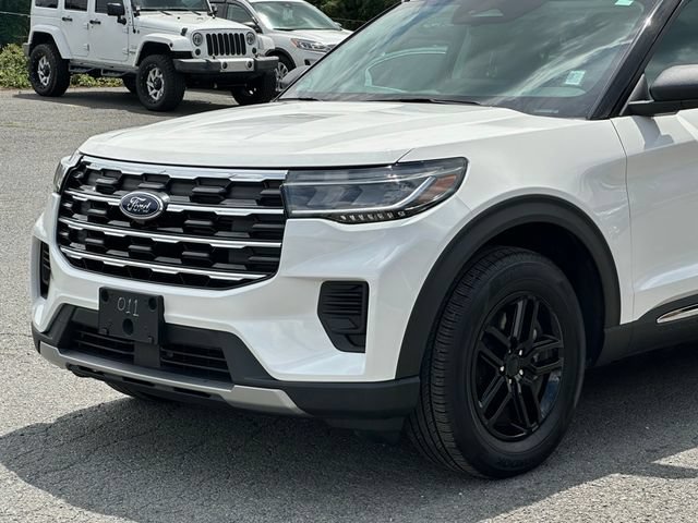 Used 2025 Ford Explorer Active AWD/4WD image 38