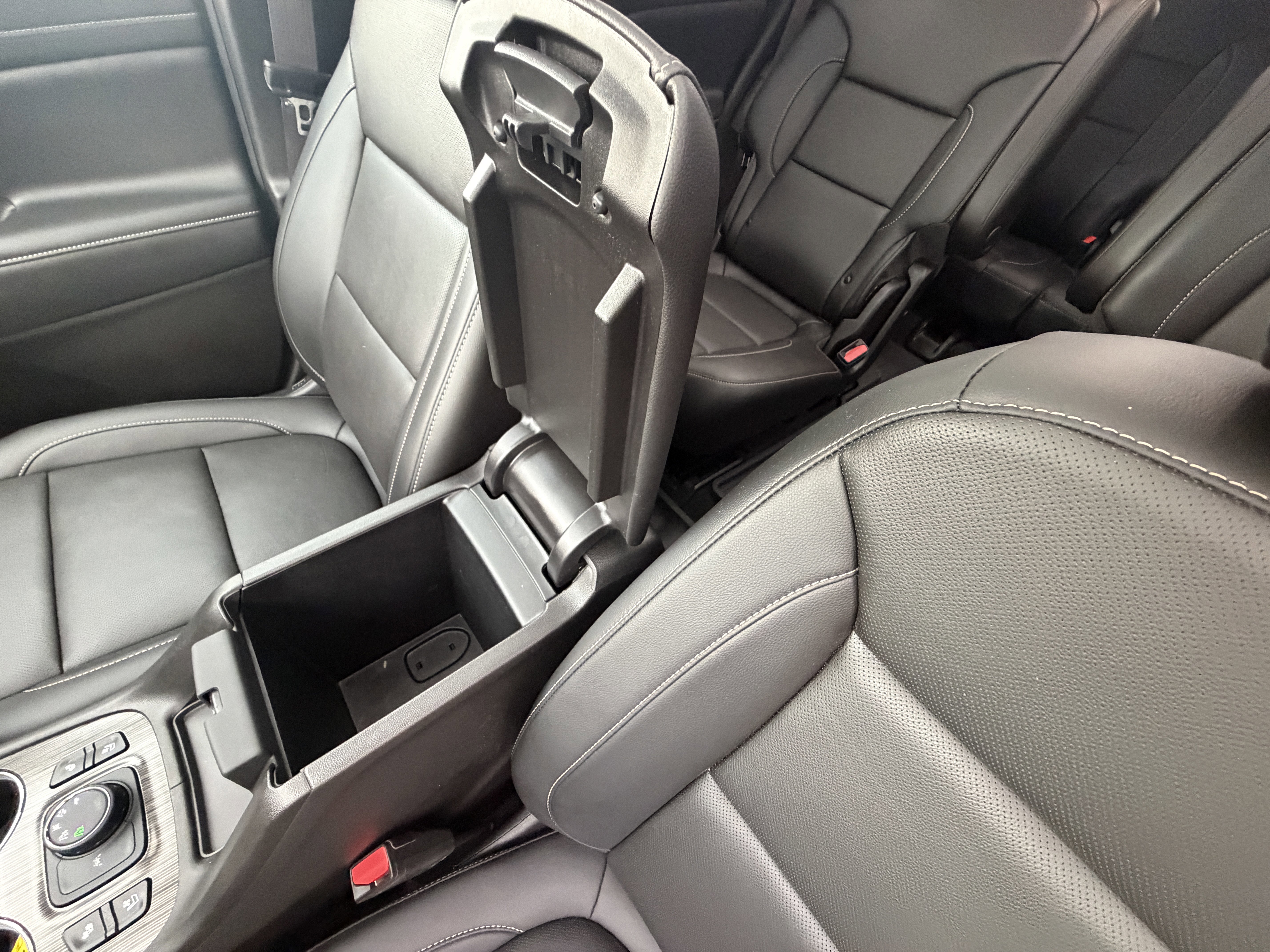 Used 2023 GMC Acadia SLT w/ Elevation Edition AWD/4WD image 16