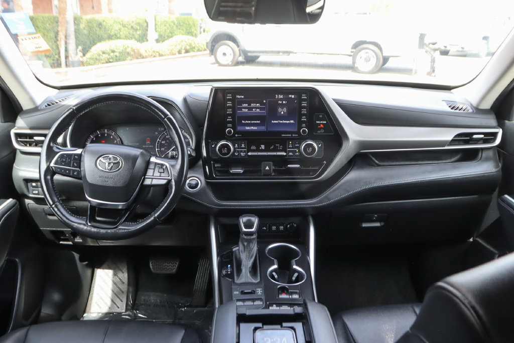 Used 2021 Toyota Highlander XLE AWD/4WD image 27