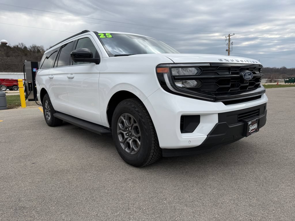 Used 2025 Ford Expedition Max Active AWD/4WD image 3