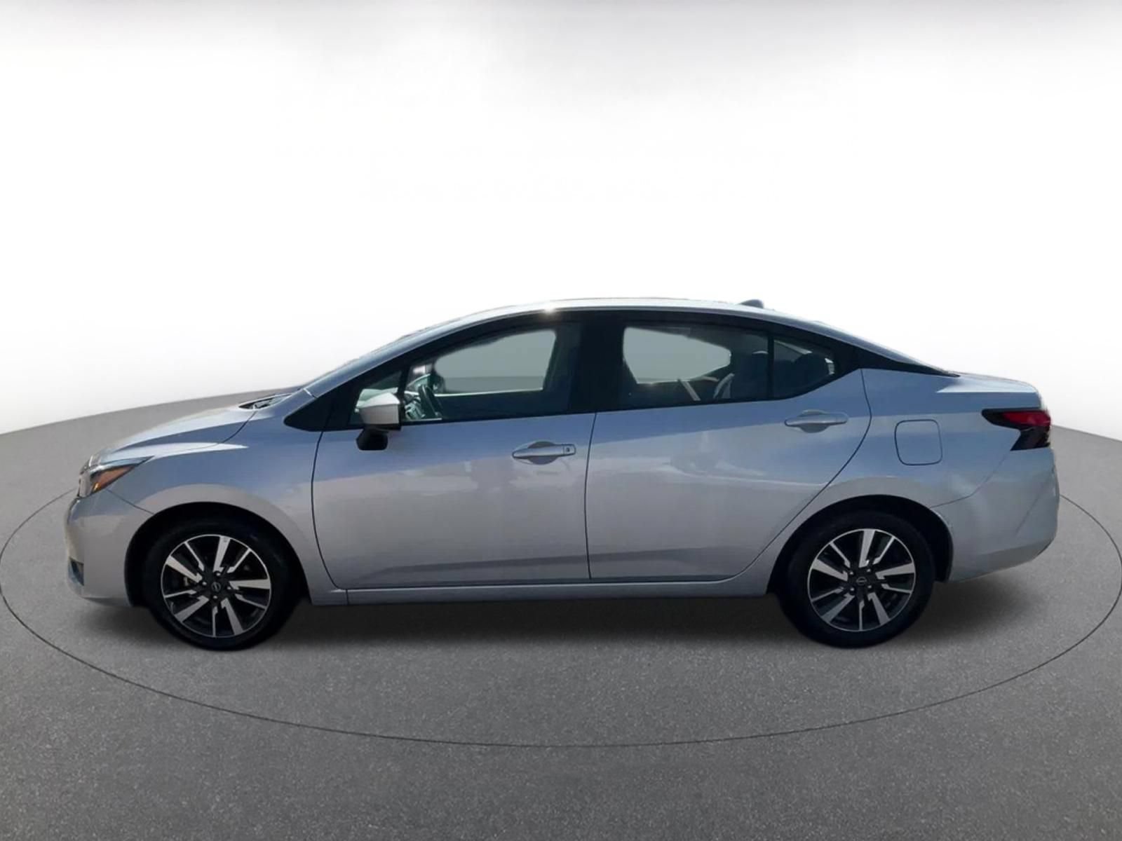 Used 2025 Nissan Versa SV FWD image 8
