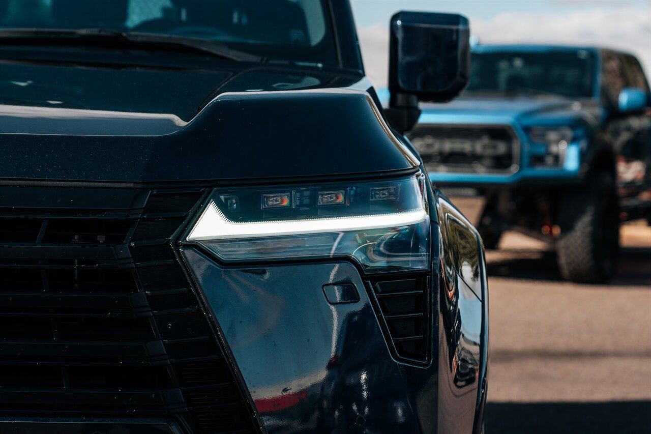 Used 2024 Lexus GX 550 w/ Cold Area Package AWD/4WD image 11