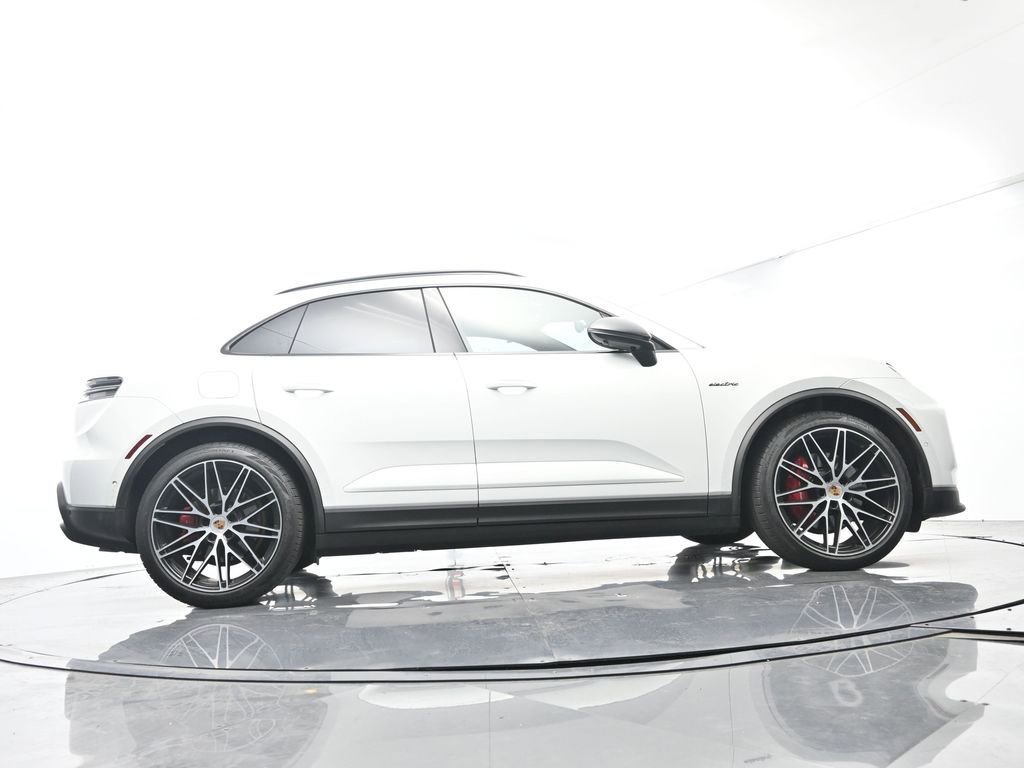 Certified 2025 Porsche Macan 4S Electric AWD/4WD image 49